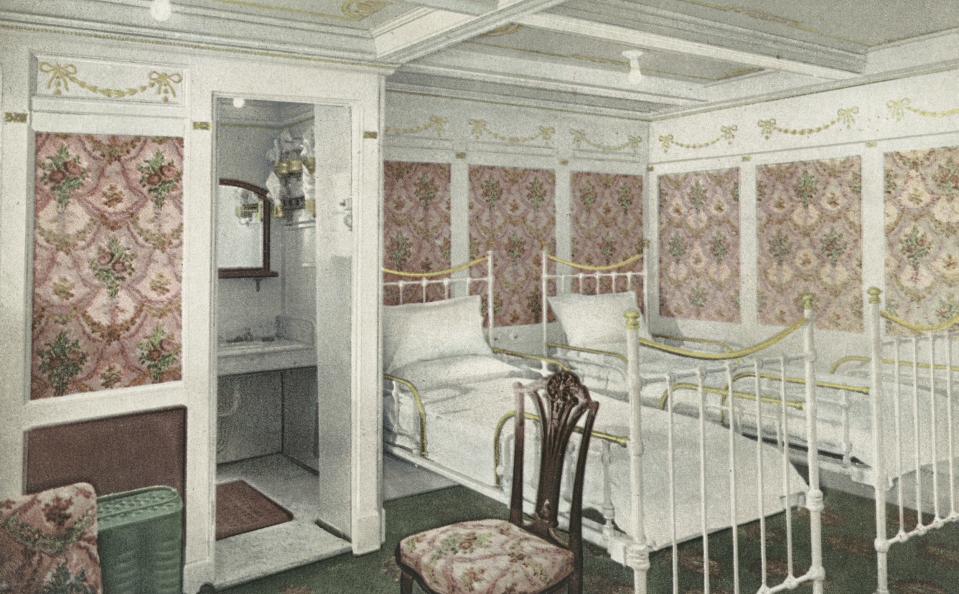 A cabin known as the Chamber De Lux aboard the RMS Olympic in 1914.