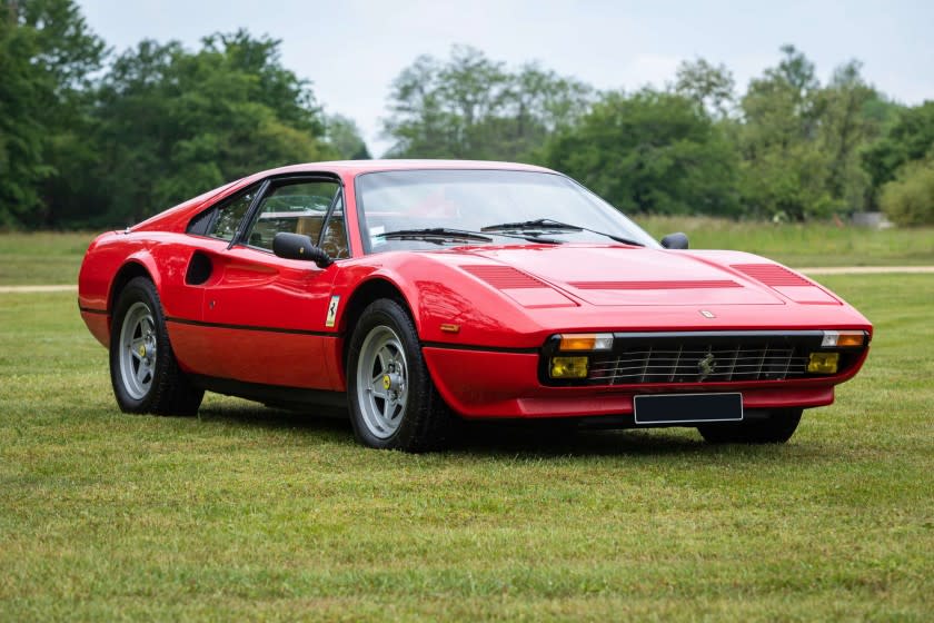 La base d'asta di questa Ferrari 308 GTB Quattrovalvole è di 60mila euro. In ottime condizioni. (foto: Artcurial.com)