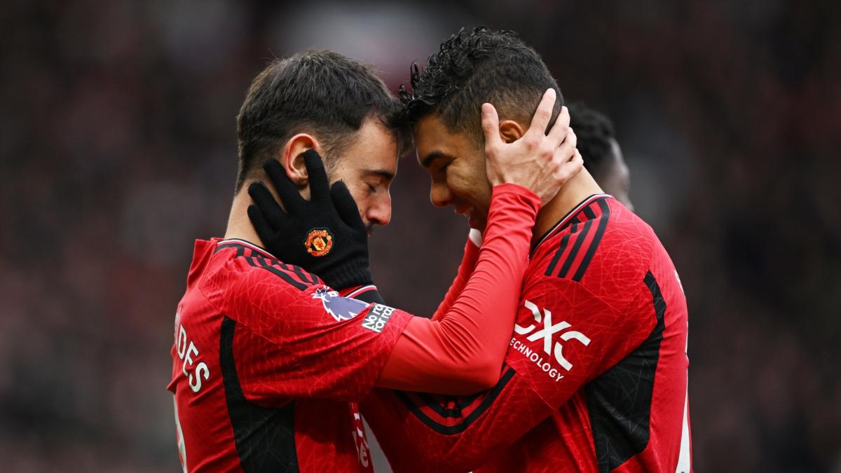 Manchester United’s Bruno Fernandes scores stunning long-range goal following Liverpool error.