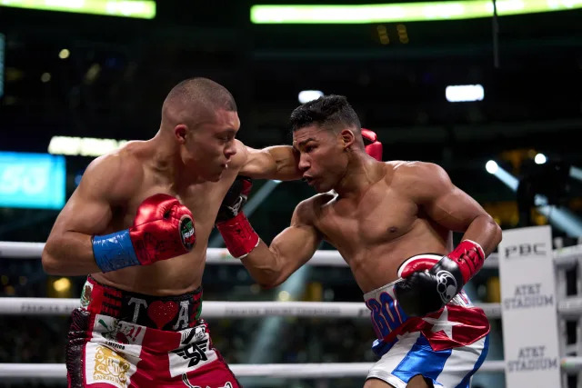 Cruz llev&#xf3; a la lona en tres ocasiones a Gamboa antes de ganar en el quinto asalto. (Cooper Neill/Getty Images)