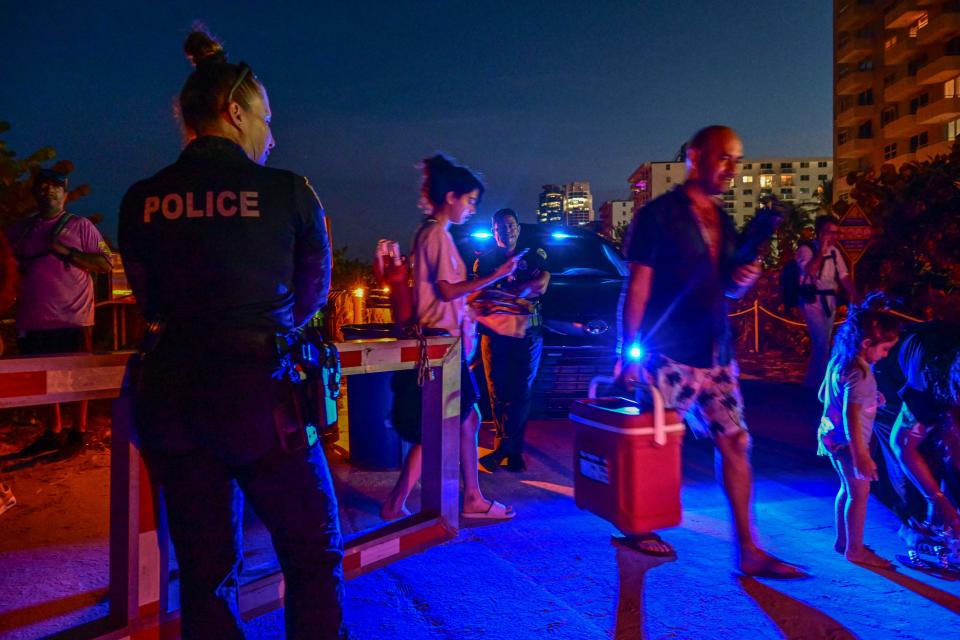 Tourists leave the beach after the Miami Beach Police closure in South Beach during this Spring Break weekend on March 8, 2024.