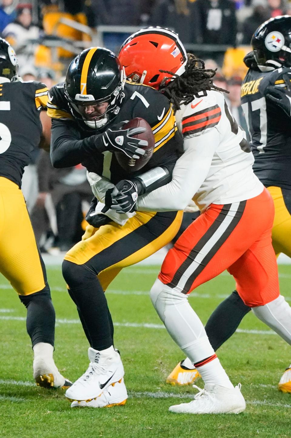 Cleveland Browns defensive end Jadeveon Clowney (90) sacks Pittsburgh Steelers quarterback Ben Roethlisberger (7) near the end zone during the second half an NFL football game, Monday, Jan. 3, 2022, in Pittsburgh. (AP Photo/Gene J. Puskar)