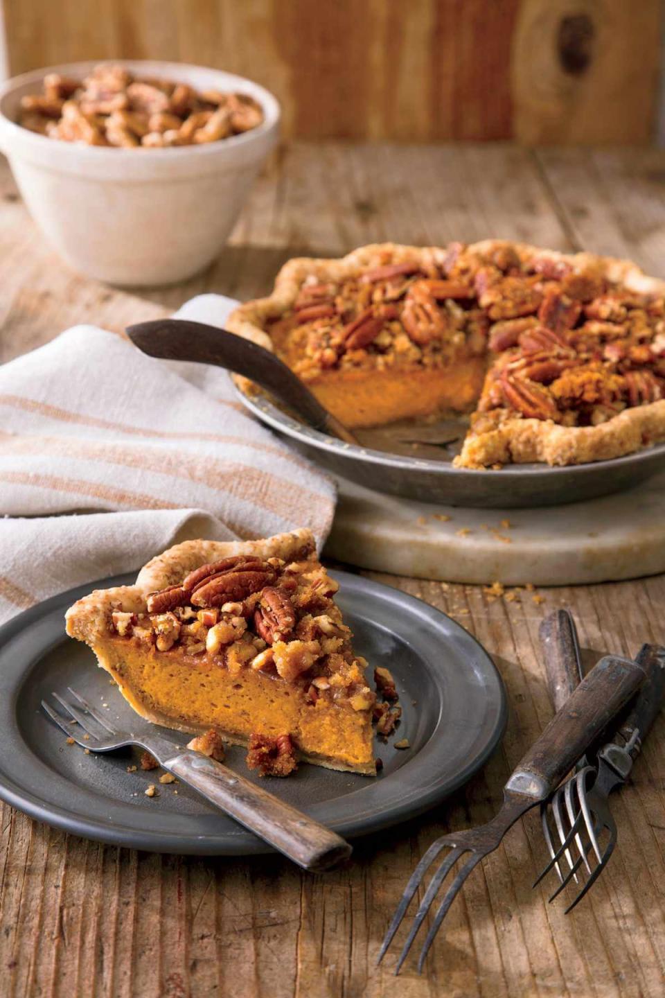 Pumpkin-Pecan Streusel Pie