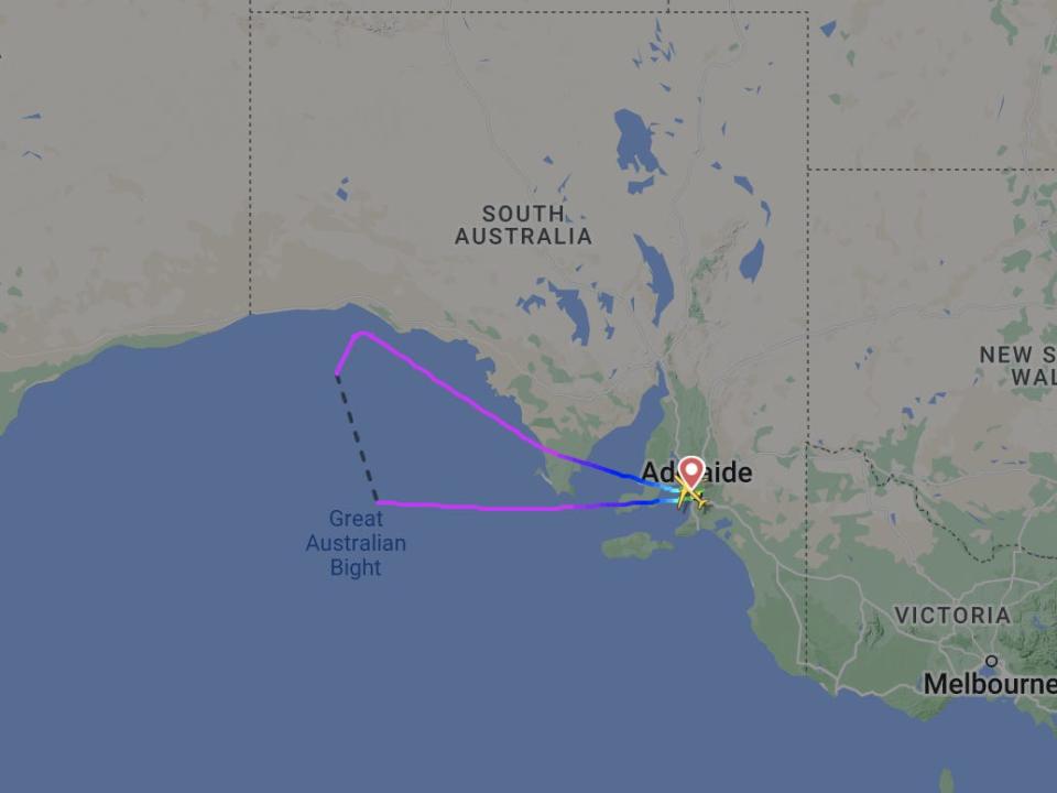 Screenshot of flight path of Qantas flight which turned around mid-air because of paperwork issue.