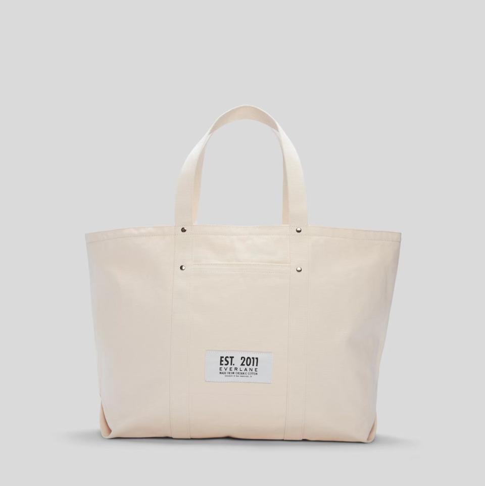 <p><a href="https://go.redirectingat.com?id=74968X1596630&url=https%3A%2F%2Fwww.everlane.com%2Fproducts%2Funisex-organic-canvas-weekender-natural&sref=https%3A%2F%2Fwww.harpersbazaar.com%2Ffashion%2Ftrends%2Fg44535857%2Fbest-canvas-tote-bags%2F" rel="nofollow noopener" target="_blank" data-ylk="slk:Shop Now;elm:context_link;itc:0;sec:content-canvas" class="link ">Shop Now</a></p><p>The Organic Canvas Weekender</p><p>$110.00</p><p>everlane.com</p><span class="copyright">everlane.com</span>