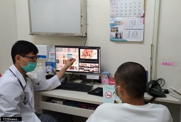 臺大醫院新竹分院週一至週六皆設有戒菸門診，由專業認證的戒菸醫師及衛教師團隊提供戒菸服務與衛教諮詢。