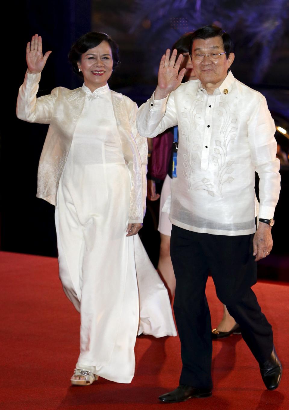 Vietnam's President Truong Tan Sang and his wife Mai Thi Hanh arrive for a welcome dinner during the Asia-Pacific Economic Cooperation (APEC) summit in the capital city of Manila