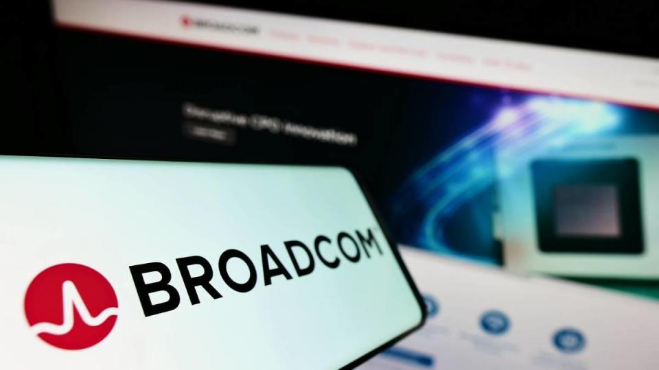 Broadcom forecasted $14 billion in revenue for its fiscal fourth quarter, falling short of the $14.04 billion expected by analysts.<p>Shutterstock-T. Schneider</p>