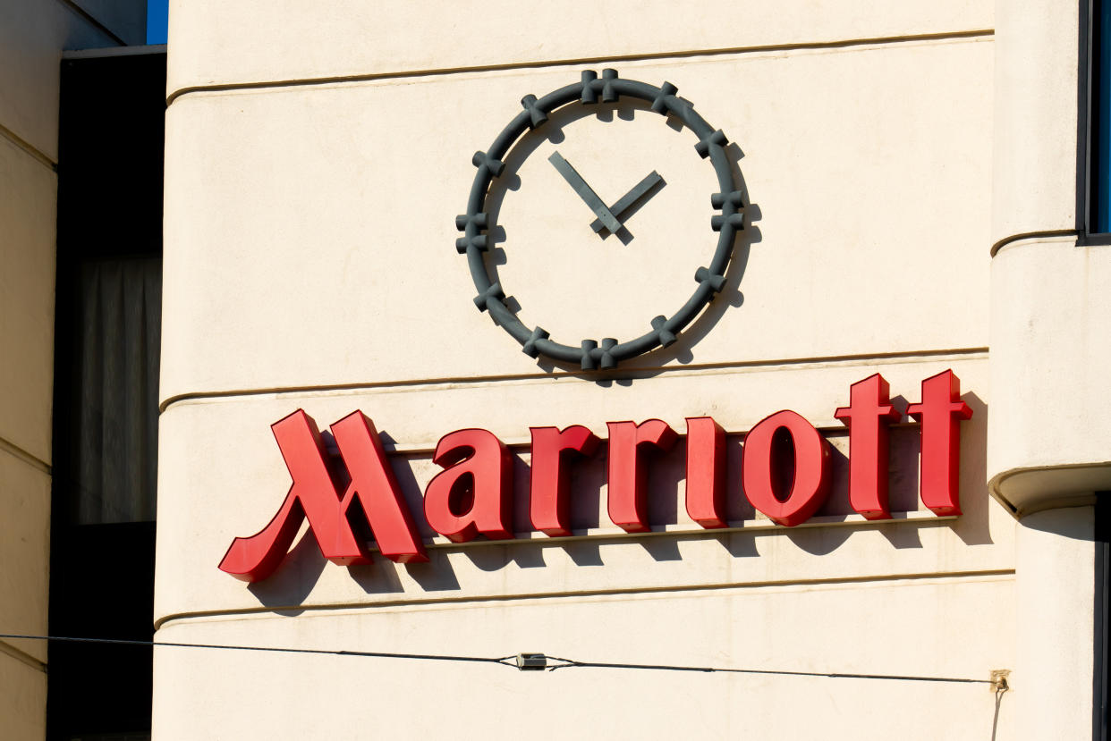 SAN FRANCISCO, UNITED STATES - 2020/01/23: American multinational hospitality company Marriott hotel logo seen at one of their hotels. (Photo by Alex Tai/SOPA Images/LightRocket via Getty Images)
