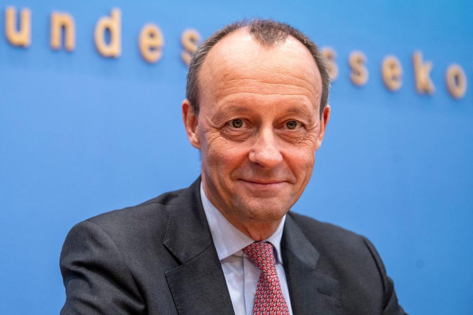 Im März 2020 hatte Friedrich Merz bekannt gegeben, dass er positiv auf das Virus getestet wurde. "Es hat länger gedauert als eine normale Grippe normalerweise dauert bei mir", hatte der CDU-Politiker erklärt. Am Ende habe er nur noch unter einem "lästigen Schnupfen" gelitten. (Bild: 2020 Getty Images / Maja Hitij)