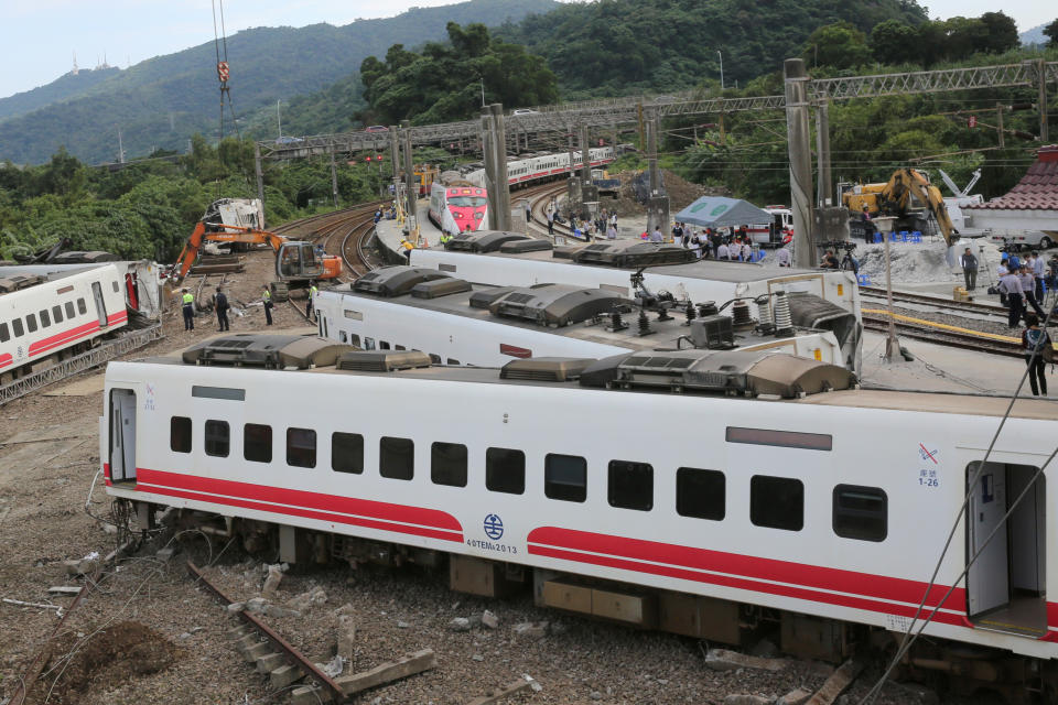 Train derails in Taiwan