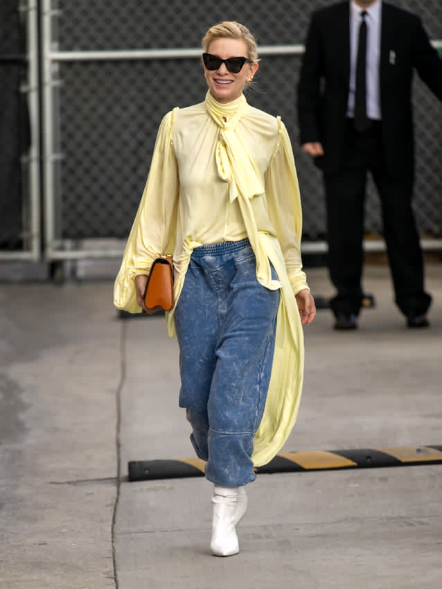 Cate Blanchett look amarillo vaqueros