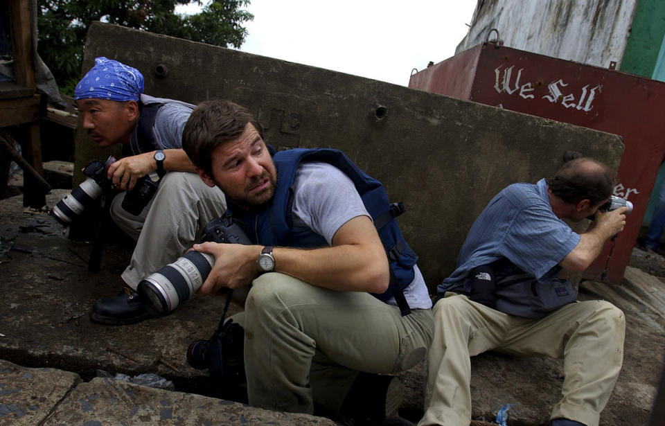 Chris Hondros, center, in Liberia in 2003. (Photo courtesy of Nic Bothma)