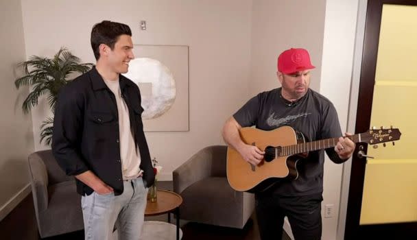 We played Ask Me Anything with Garth Brooks backstage at 'GMA' - Good  Morning America