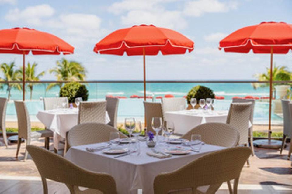 Situado en el lujoso Acqualina Resort & Residences, Avra Miami invita a todas las madres a un exclusivo brunch con platillos dulces y salados. Foto cortesía/ Avra Miami