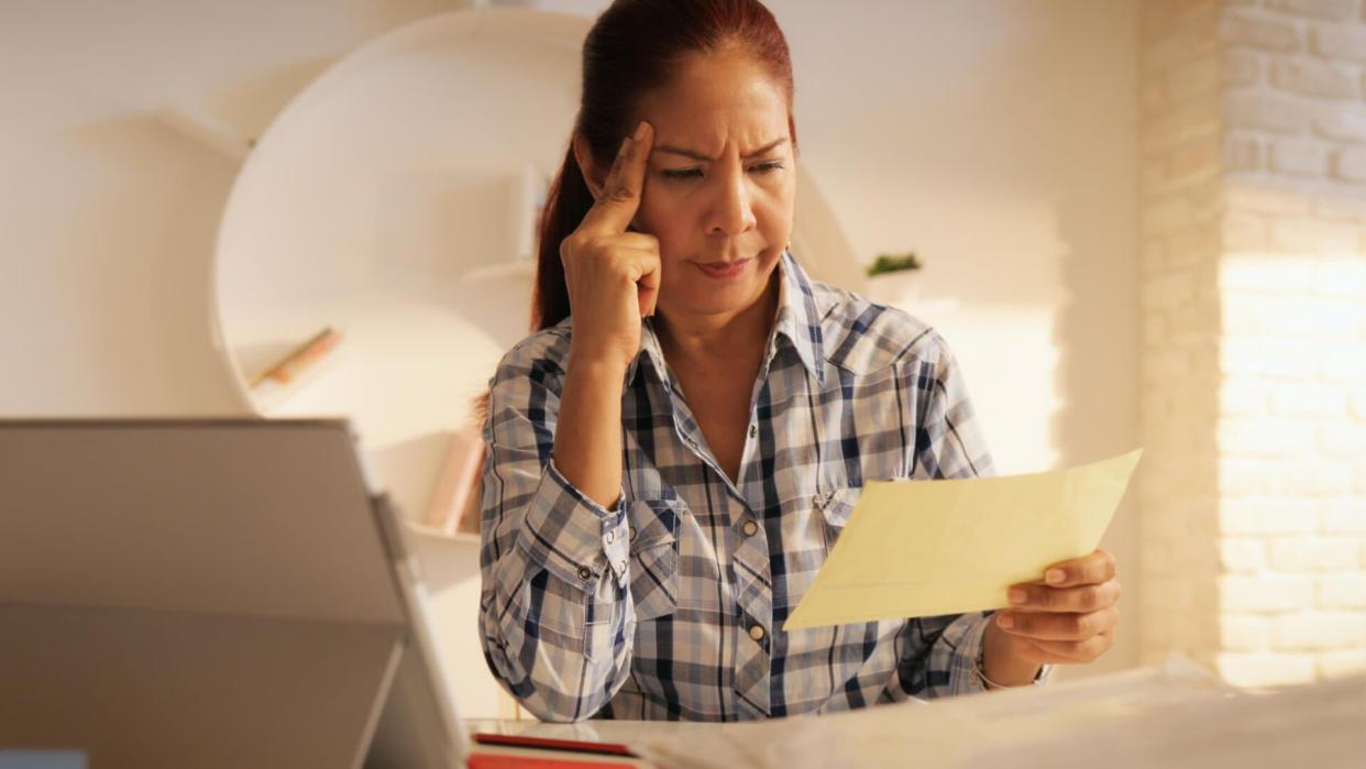 Old people, tax return and home banking.