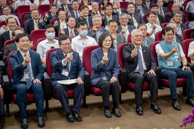 土木技師公會全國聯合會27日在台北舉行第11屆第2次會員代表大會，蔡英文總統今天出席致詞。（總統府提供）