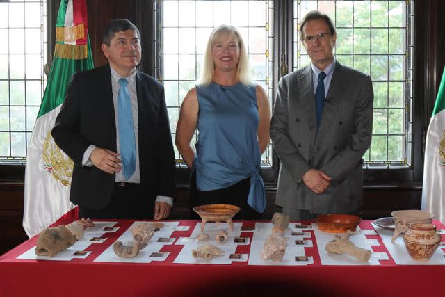 <p>Esteban Moctezuma Barragan/x</p> Anne Lee Dozier and ambassador Esteban Moctezuma Barragan at the Mexican Embassy.