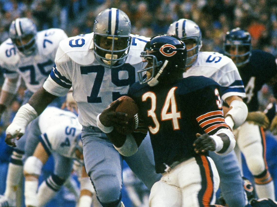 Chicago Bears running back Walter Payton runs against the Dallas Cowboys in an NFL game Dec. 27, 1977. Star-Telegram File Photo