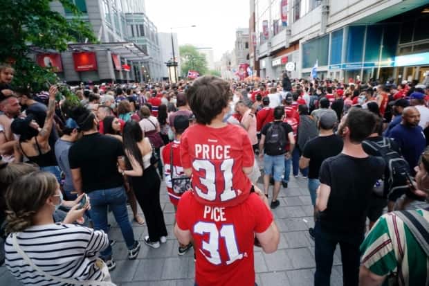 A Carey Price fan, upon another Carey Price fan, were among those outside the Bell Centre Thursday, where the Habs beat the Vegas Golden Knights. (Ivanoh Demers/Radio-Canada - image credit)