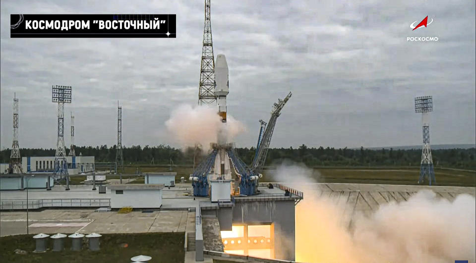 俄羅斯11日發射一枚攜帶登陸器的聯合號（Soyuz）火箭前往月球。（Corporación Estatal Espacial Roscosmos/美聯社）