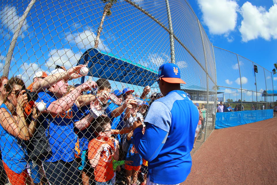 <p>New York Mets outfielder Yoenis Céspedes signs for fans after workouts at spring training in Port St. Lucie, Fla., Feb. 23, 2018. (Photo: Gordon Donovan/Yahoo News) </p>