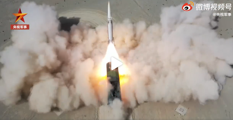 8月21日中國火箭軍試射2枚新型飛彈。   圖：翻攝央視軍事微博
