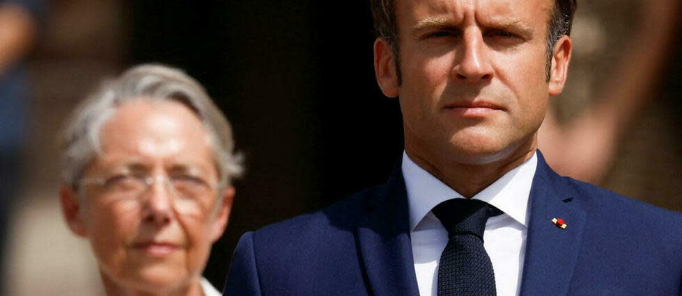 Emmanuel Macron n'a pas directement recadré sa Première ministre mais a semblé adopter une approche différente sur la question du RN.  - Credit:GONZALO FUENTES / POOL / AFP