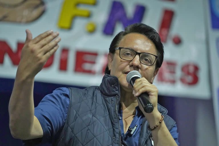 Fernando Villavicencio en un acto de campaña