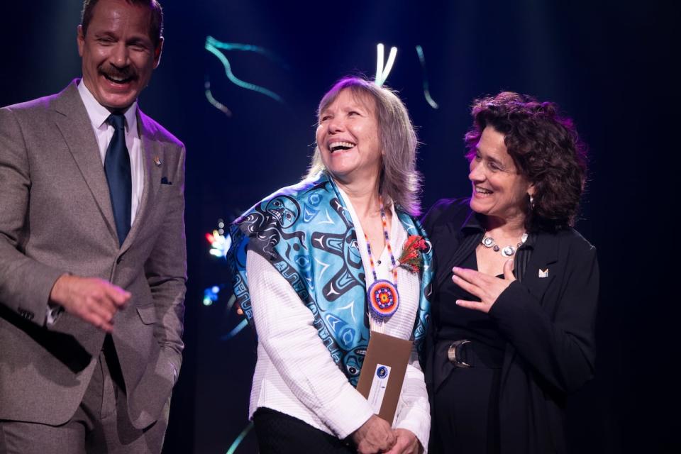 Mathieu Bouchard, Interim President of the Board of Directors of the Montreal Arts Council, Katsicaquas (Ellen Gabriel) and Natalie Maille, CEO of the Council.  (Image credit NH Photographes)