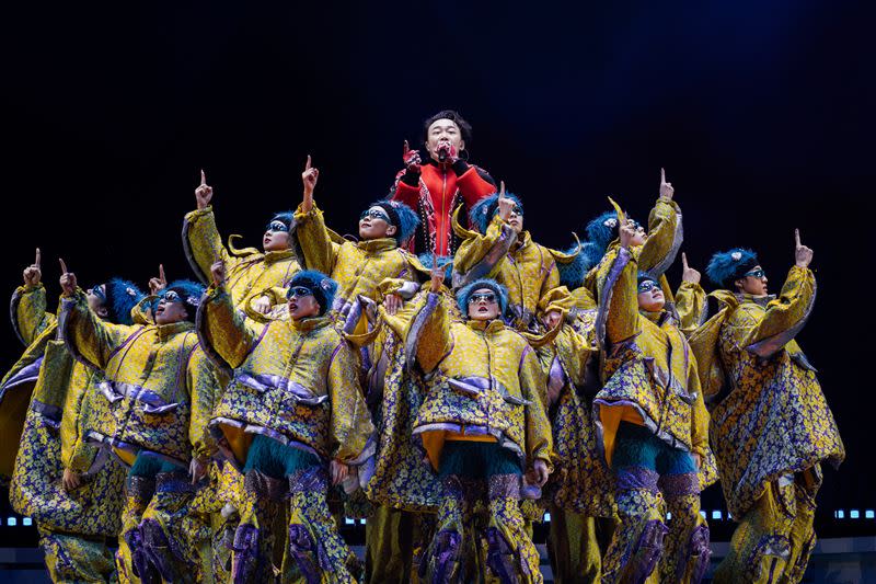 陳奕迅昨晚在廣州開唱，脫口「楊千嬅在後台用桶喝水」竟登上熱搜。（圖／環球音樂提供）