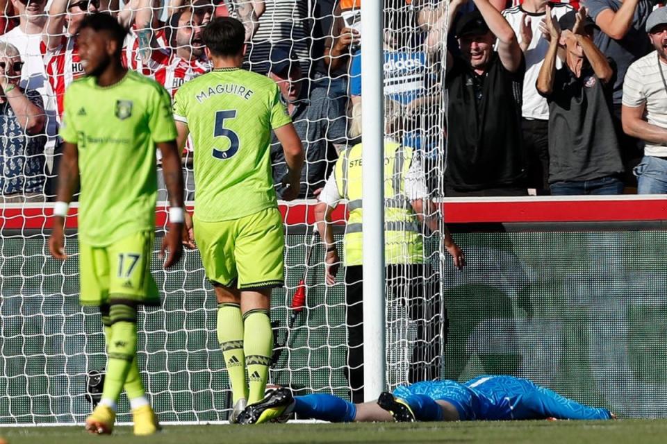 Passed out: De Gea reacts to Brentford’s first goal in United’s 4-0 loss on Saturday (AFP via Getty)