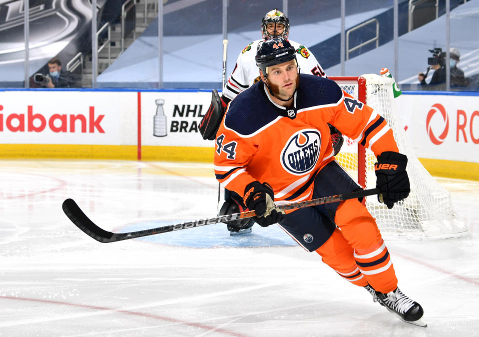 EDMONTON, ALBERTA - AUGUST 01: Zack Kassian #44 of the Edmonton Oilers plays against the Chicago Blackhawks during the third period of Game One of the Western Conference Qualification Round at Rogers Place on August 01, 2020 in Edmonton, Alberta. (Photo by Andy Devlin/NHLI via Getty Images)