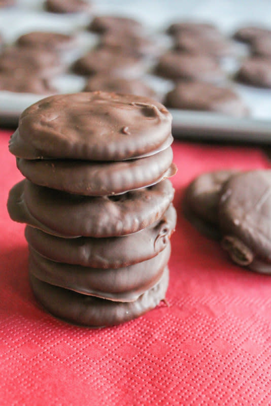 <p>What Molly Made</p><p>A copycat recipe of your favorite Girl Scout cookie! </p><p><strong>Get the recipe: <a href="https://whatmollymade.com/homemade-thin-mints/" rel="nofollow noopener" target="_blank" data-ylk="slk:Homemade Thin Mints;elm:context_link;itc:0;sec:content-canvas" class="link ">Homemade Thin Mints</a></strong></p>