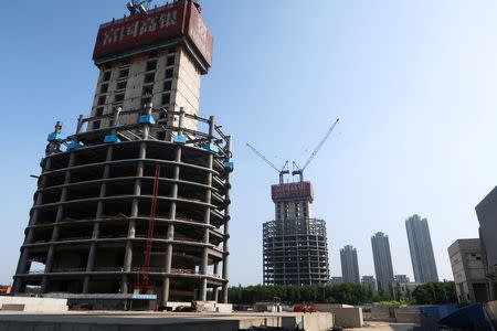 The construction site surrounding the Goldin Finance 117 skyscraper lies dormant in Tianjin's high-tech zone, China, May 25, 2018. REUTERS/Yawen Chen