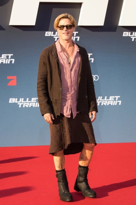 brad-pitt-skirt