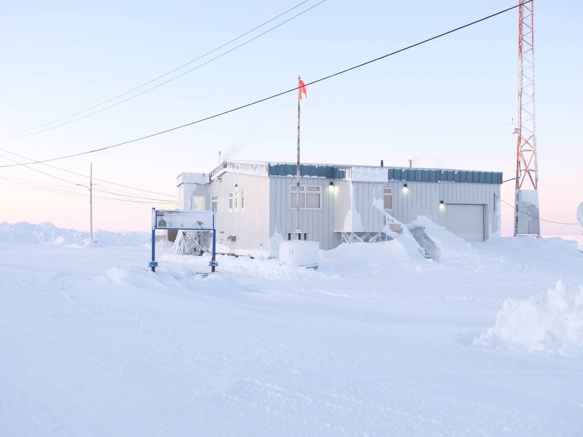 The RCMP station in Sanirajak, Nunavut, in March of 2022.  (Jackie McKay/CBC - image credit)