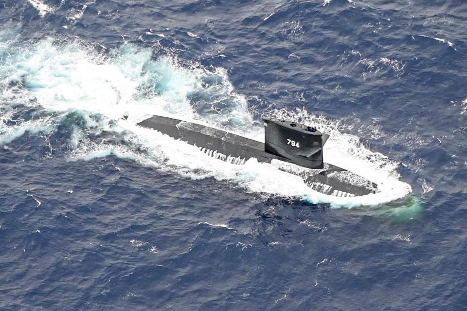 國造潛艦IDS原型艦獲多國技術協助，突破中國封鎖。圖為現役793海龍號潛艦進港畫面。（圖取自中華民國海軍臉書專頁）