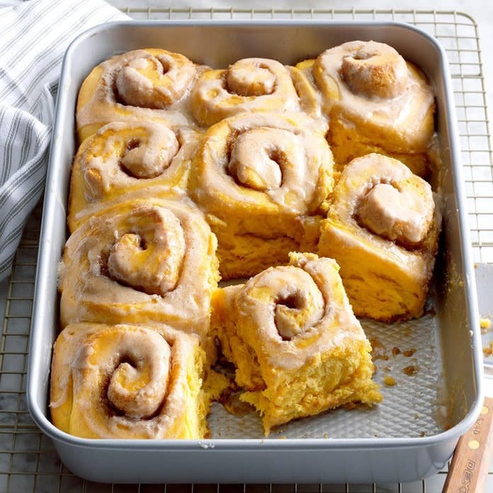 Pretty Pumpkin Cinnamon Buns Exps Ugfbmz17 41373 B05 03 2b 5