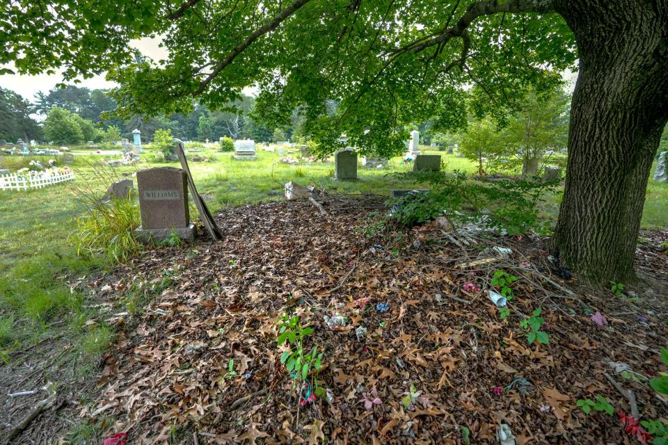 Russell Farmer, a Cranston pastor, is organizing a volunteer cleanup of Oakland Cemetery on Sept. 9.