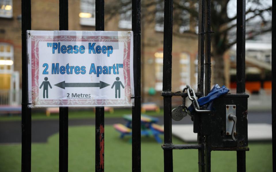 A social distancing sign hangs on a primary school gate in the Borough of Lewisham - Dan Kitwood /Getty Images