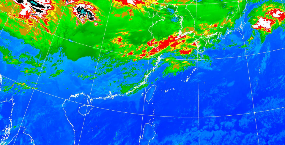 今（1日）台灣各地為多雲到晴，僅東半部地區、恆春半島有零星短暫雨。（圖取自中央氣象署網站）