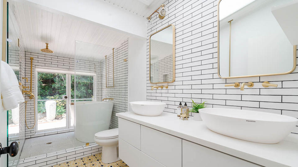 Who can resist a subway-tiled bathroom? - Credit: Neue Focus for Sotheby’s International Realty