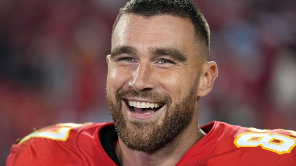 A rumor said that Travis Kelce once chose to kneel during the US national anthem and also filmed ads for Bud Light and Pfizer. 