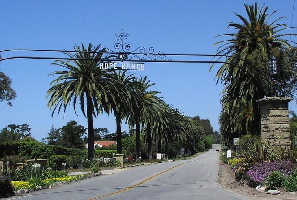 The eastern entrance to Hope Ranch (Wikimedia Commons)