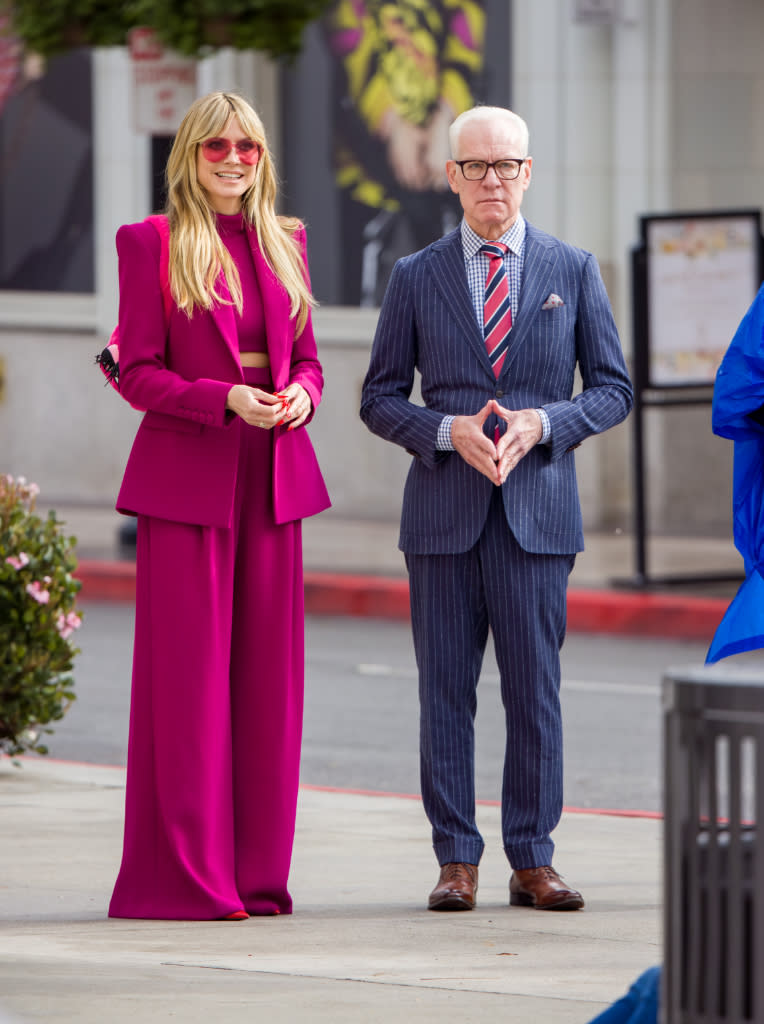 Klum and Gunn on set of “Making the Cut” on Jan. 17, 2022 in LA. - Credit: RB/Bauergriffin.com / MEGA