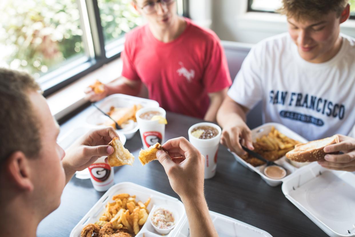 Guthrie’s serves up fried chicken, Texas toast, fries, and their signature sauce for dipping.