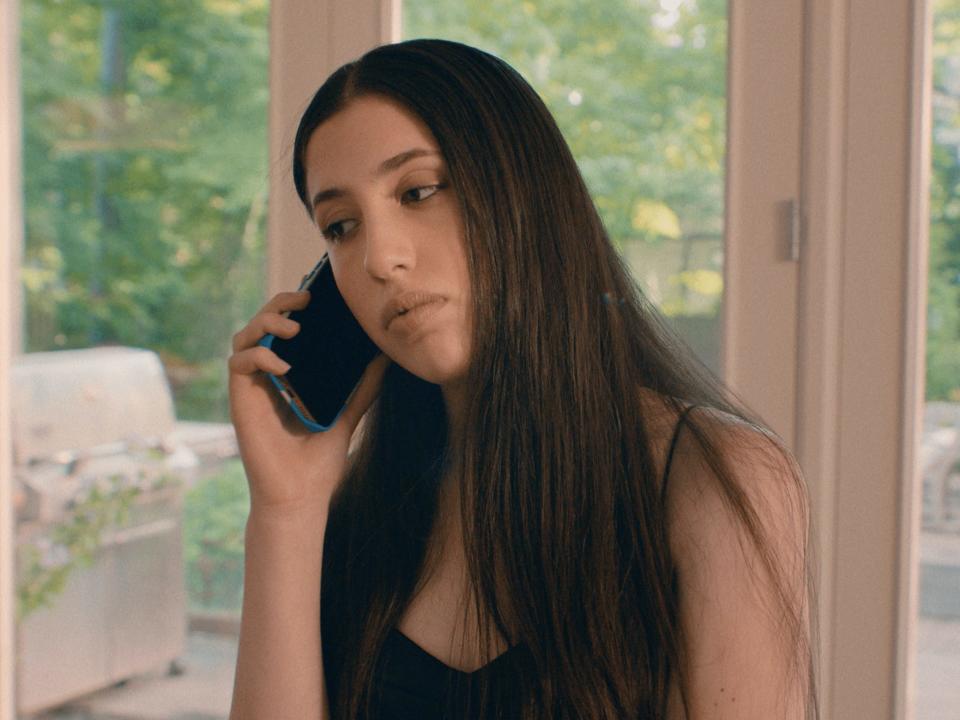 sadie sandler in you are so not invited to my bat mitzvah, holding a phone to her ear