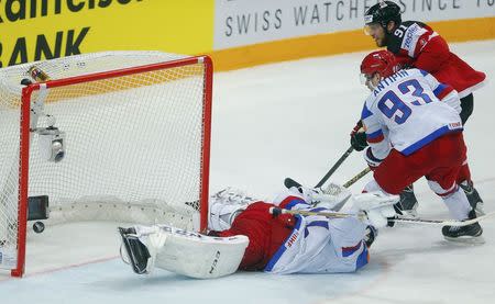 Canada's Tyler Seguin (top R) scores a goal against Russia's goaltender Sergei Bobrovski during their Ice Hockey World Championship final game at the O2 arena in Prague, Czech Republic May 17, 2015. REUTERS/Laszlo Balogh