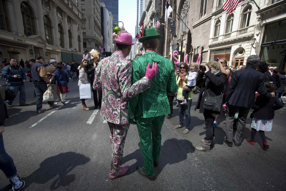 Men dressed in costumes participate in the annual Easter Bonnet Parade in New York April 20, 2014. REUTERS/Carlo Allegri (UNITED STATES - Tags: SOCIETY)